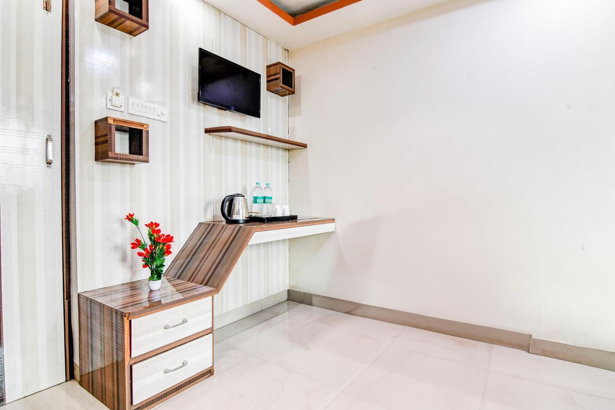 Super Hotel O Tagore Park Ruby Road Kalküta Dış mekan fotoğraf