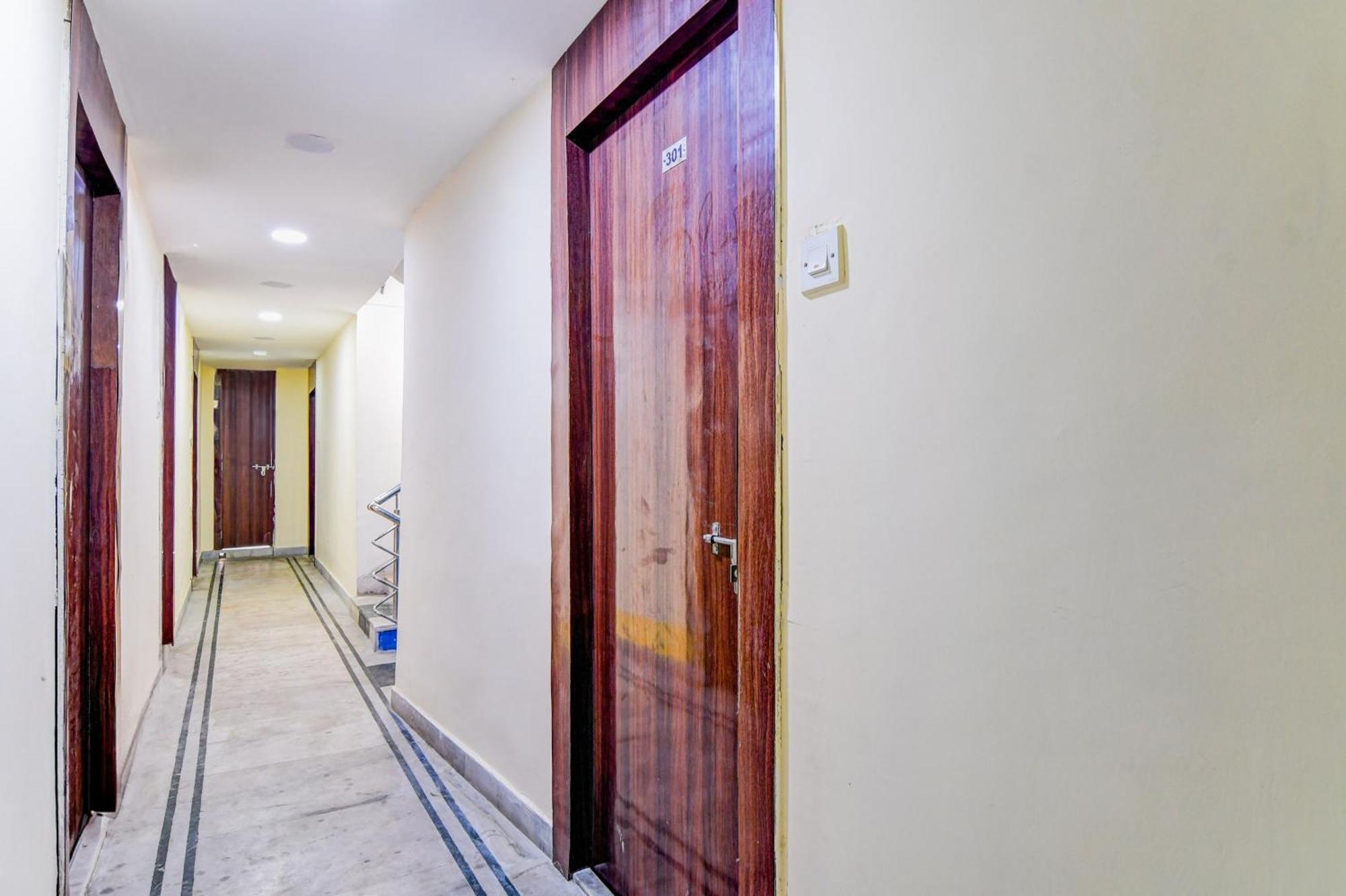 Super Hotel O Tagore Park Ruby Road Kalküta Dış mekan fotoğraf