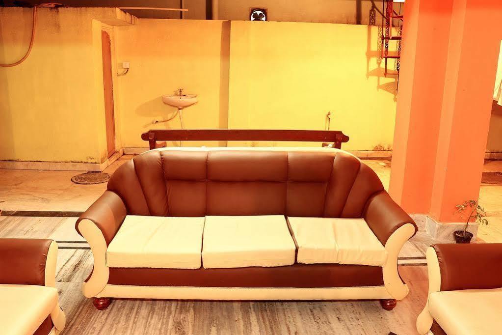 Super Hotel O Tagore Park Ruby Road Kalküta Dış mekan fotoğraf